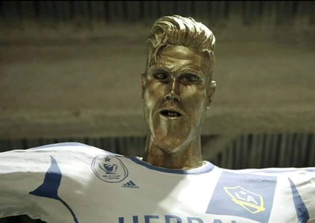Kamera Şakasına Maruz Kalan Beckham, Kendi Heykelini Görünce Dondu Kaldı