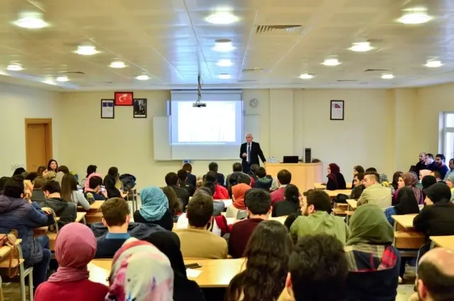 Osmanlı Saray Kadınları ve Padişah Haremi' Konferansı Saü'de Düzenlendi Osmanlı Saray Kadınları ve Padişah Haremi' Konferansı Saü'de Düzenlendi