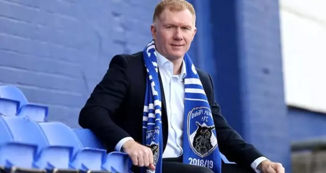 Paul Scholes, Oldham Athletic'deki Görevinden İstifa Etti