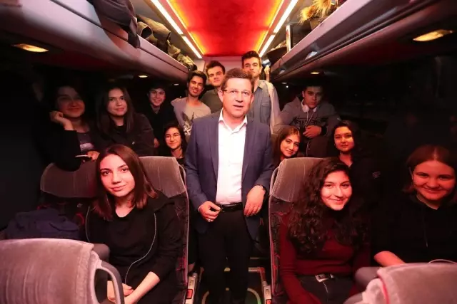 Başkan Subaşıoğlu Gençleri İstanbul'a Uğurladı
