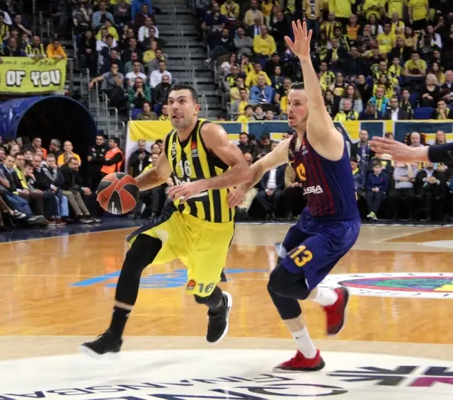 Fenerbahçe, Barcelona'yı Mağlup Etti