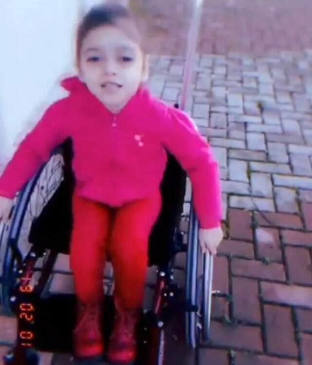 Haluk Levent, Küçük Kız Çocuğuna Tekerlekli Sandalye Alan Kişinin Evinde Yemek Yaptı