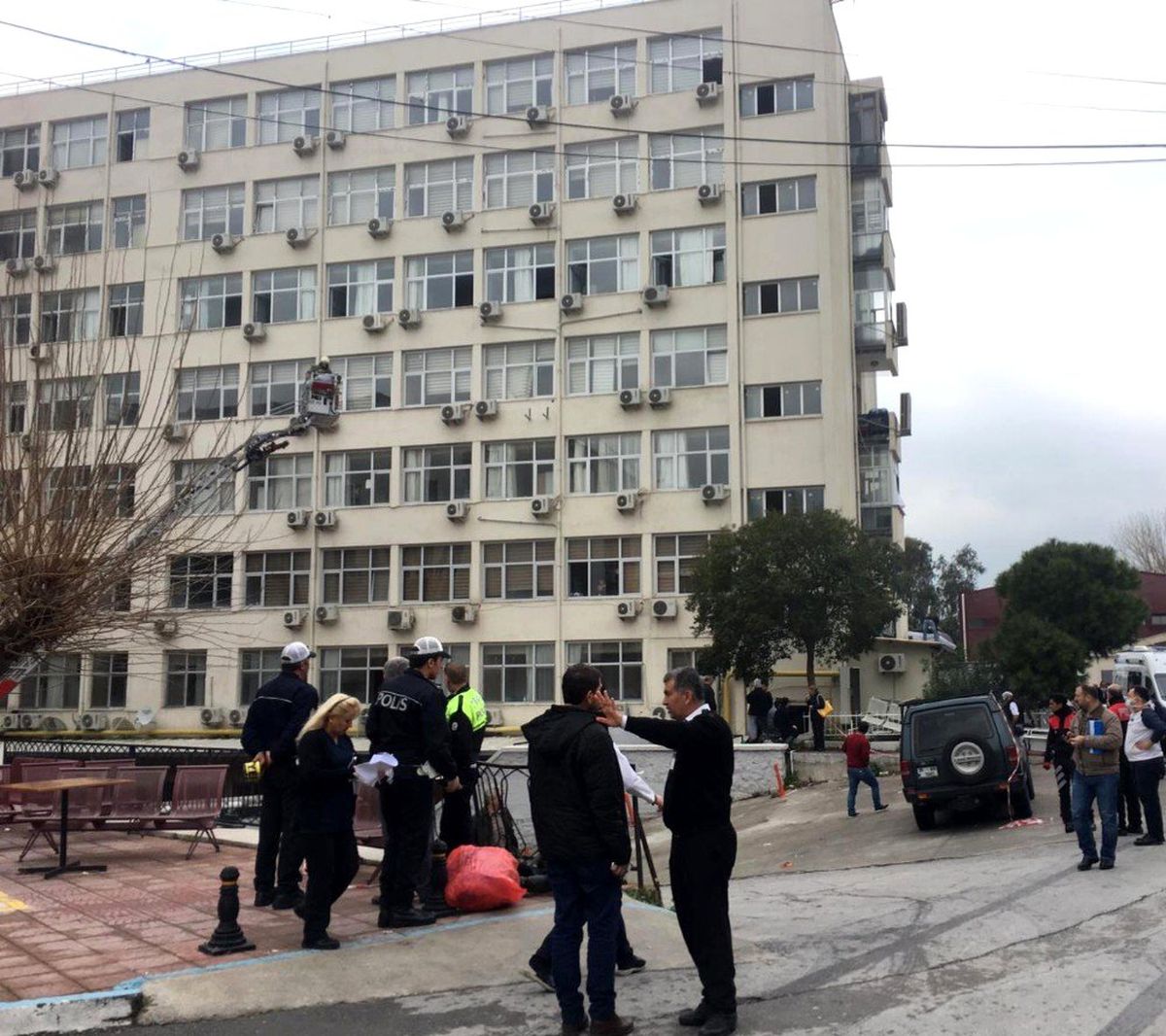 İzmir'deki Tepecik Eğitim ve Araştırma Hastanesi'nde Yangın Çıktı.