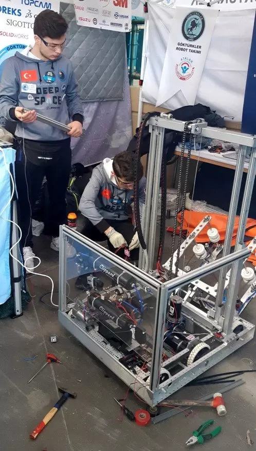 Kartal Belediyesinden Robot Yarışmasına Katılan 2 Türk Takımına Destek Kartal Belediyesinden Robot Yarışmasına Katılan 2 Türk Takımına Destek