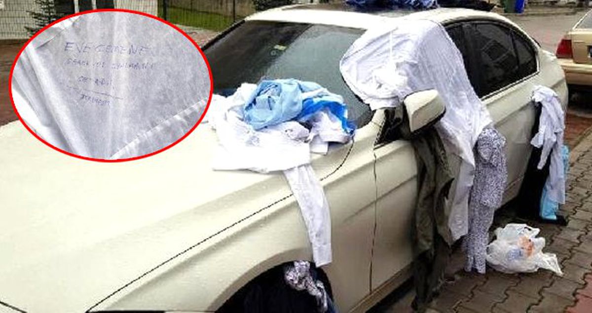 Öfkeli Kadın, 1 Haftadır Eve Gelmeyen Eşinin Kıyafetlerini Otomobile Bağlayıp Üzerine Not Yazdı