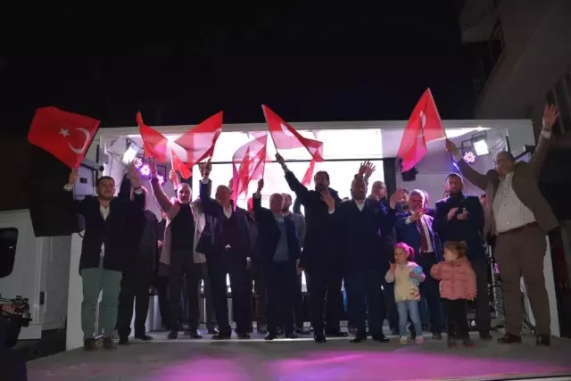 Üçpınar Cumhur İttifakını Bağrına Bastı Üçpınar Cumhur İttifakını Bağrına Bastı