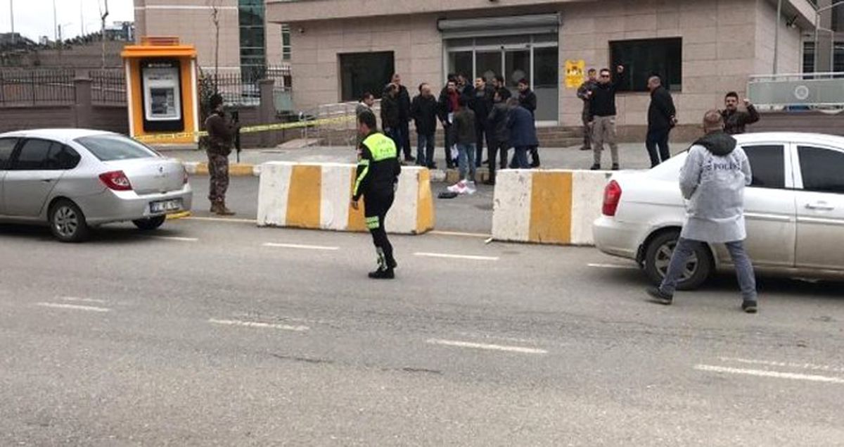 Adliyeden Çıkarılan Zanlıya Sopalı ve Palalı Saldırı Düzenlendi: 1'i Polis, 5 Kişi Yaralandı