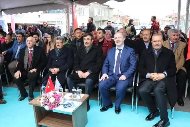 AK Parti Genel Başkan Yardımcısı Yılmaz'ın Van Temasları AK Parti Genel Başkan Yardımcısı Yılmaz'ın Van Temasları