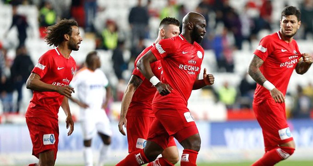 Antalyaspor Evinde Aytemiz Alanyaspor'u 3-0 Yendi