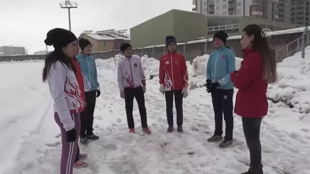 Karda ve Asfaltta Şampiyonalara Hazırlanıyorlar Karda ve Asfaltta Şampiyonalara Hazırlanıyorlar