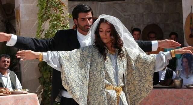 Oyuncu Zeynep Eronat'tan Bomba İtiraf: Mehmet Akif Alakurt, Sıla Dizisinin Setinde Çalışanı Darp Etti