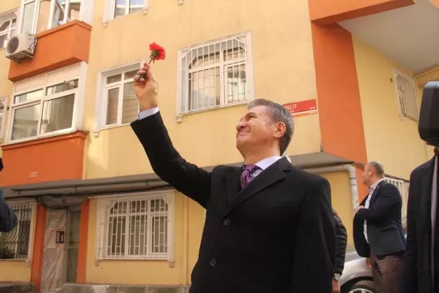 Şişli Sokaklarında Sarıgül'e Sevgi Seli Şişli Sokaklarında Sarıgül'e Sevgi Seli