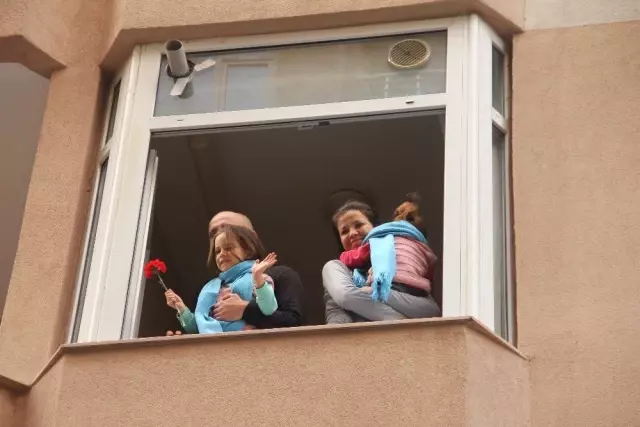 Şişli Sokaklarında Sarıgül'e Sevgi Seli Şişli Sokaklarında Sarıgül'e Sevgi Seli