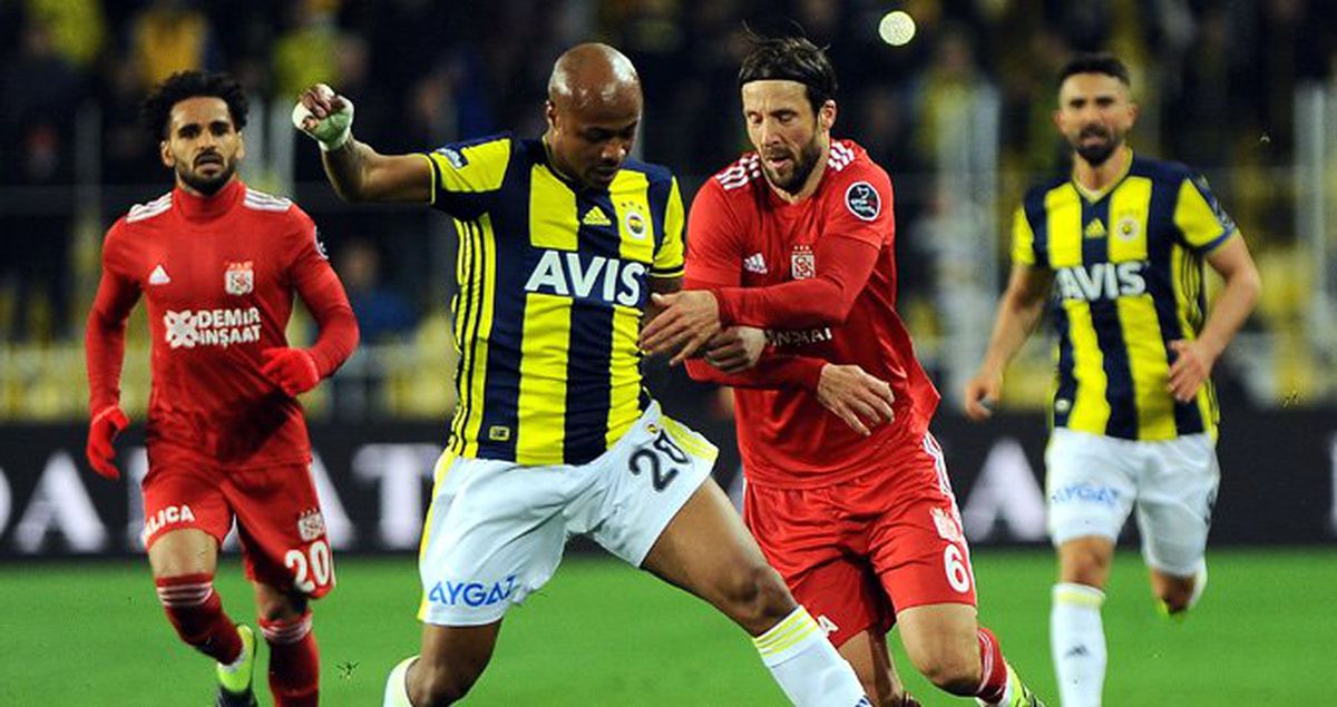Sivasspor Hocası Hakan Keleş ile Fenerbahçeli Taraftarlar Tartıştı
