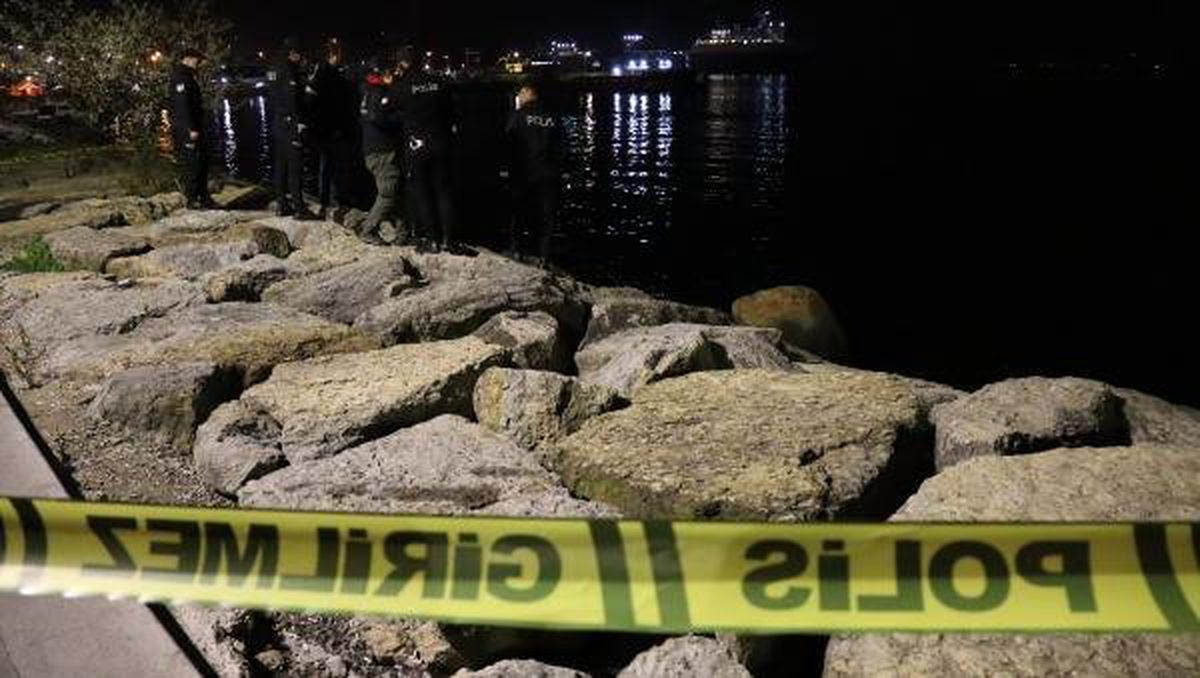 Üsküdar'da Denizde Erkek Cesedi Bulundu