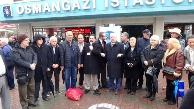 Vatandaşa Taneyle Sebze Dağıttı