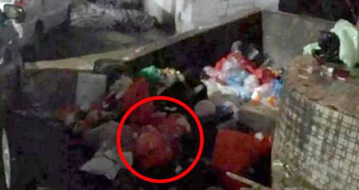 Yolda Yürüyen Kadın, Çöpün İçine Atılmış Bir Bebek Buldu