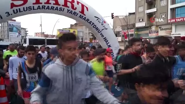 Batman'da Uluslararası Yarı Maraton Yapıldı