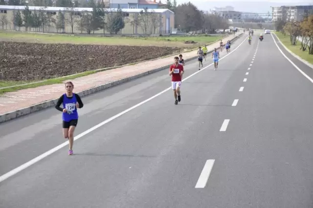 Batman'da Uluslararası Yarı Maraton Yapıldı