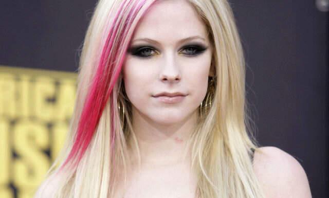 Bomba İddia: İntihar Eden Avril Lavigne'in Yerine Benzeri Geçti!