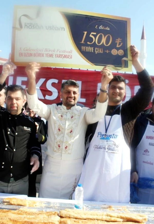 Bursa'da En Uzun Börek Yemek Yarışması İlginç Görüntülere Sahne Oldu