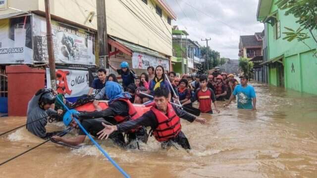 Endonezya'da Sel Felaketi: En Az 50 Ölü