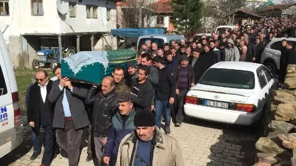 MHP'li Başkanın Eşinin Cinayet Şüphelisi Adliyeye Sevk Edildi (2) MHP'li Başkanın Eşinin Cinayet Şüphelisi Adliyeye Sevk Edildi (2)