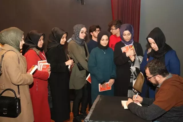 Ödüllü Yazar Osm'de Okurlarıyla Buluştu