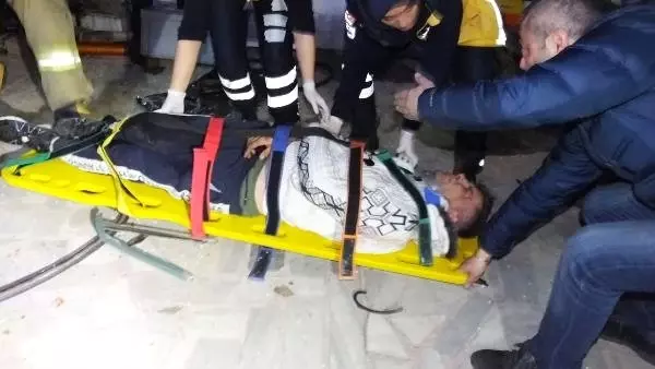 Otomobil Evin Bahçesine Uçtu: 2 Yaralı Otomobil Evin Bahçesine Uçtu: 2 Yaralı
