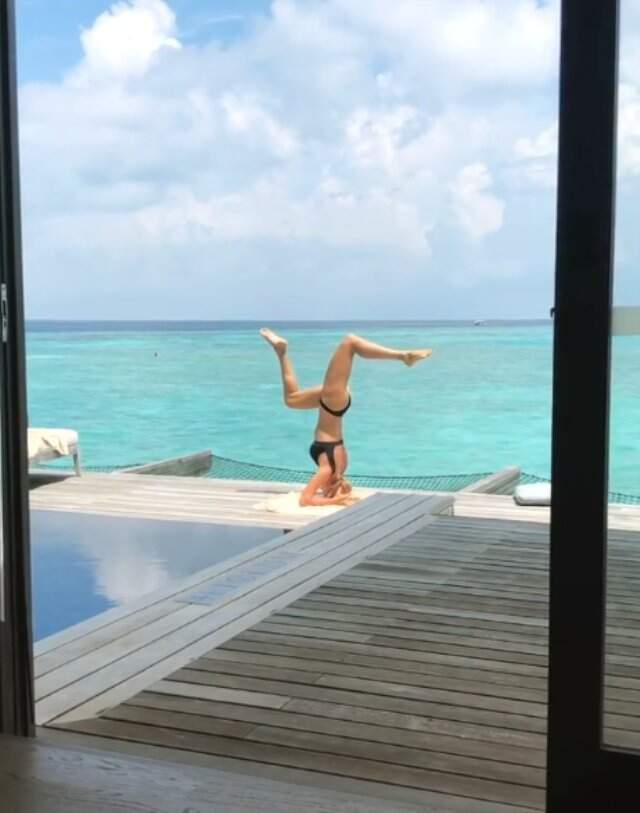 Şeyma Subaşı, Yoga Yaptığı Bikinili Videosuyla Nefes Kesti!