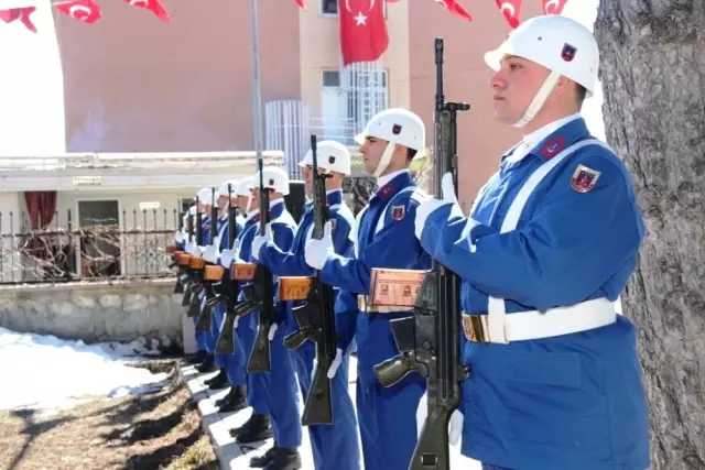 Bitlis'te 18 Mart Şehitleri Anma Günü ve Çanakkale Zaferi'nin 104. Yıldönümü Bitlis'te 18 Mart Şehitleri Anma Günü ve Çanakkale Zaferi'nin 104. Yıldönümü