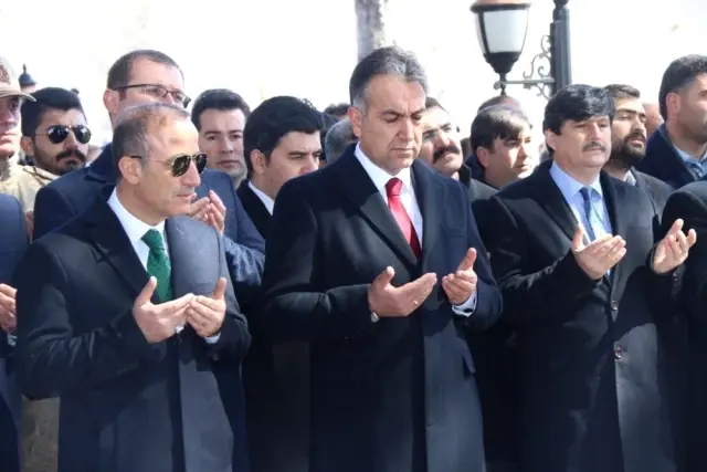 Bitlis'te 18 Mart Şehitleri Anma Günü ve Çanakkale Zaferi'nin 104. Yıldönümü Bitlis'te 18 Mart Şehitleri Anma Günü ve Çanakkale Zaferi'nin 104. Yıldönümü