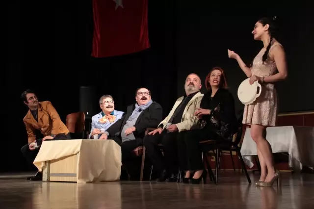 Hayat Kime Güzel' Akşehirli Seyirciler İçin Perde Açtı Hayat Kime Güzel' Akşehirli Seyirciler İçin Perde Açtı