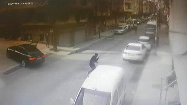 İstanbul'da Uyuşturucu Satıcıları Mahalleyi Basıp Önüne Gelene Ateş Etti