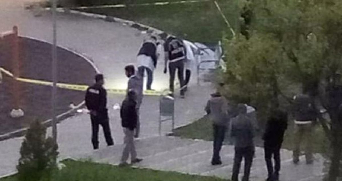 İzmir'de Çocuk Parkında Baldızını Vuran Enişte, Aynı Silahla İntihar Etti