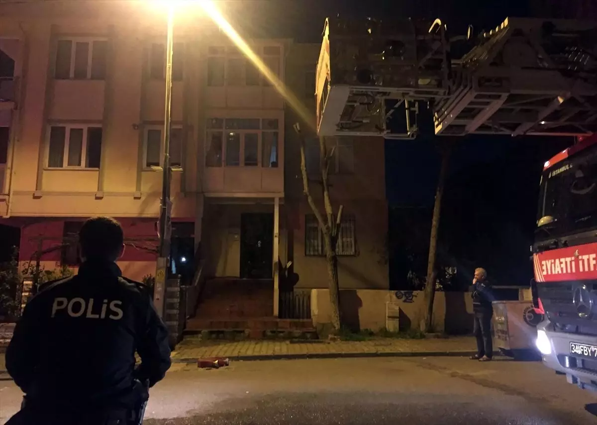 Kartal'da Çatı Katında Yangın