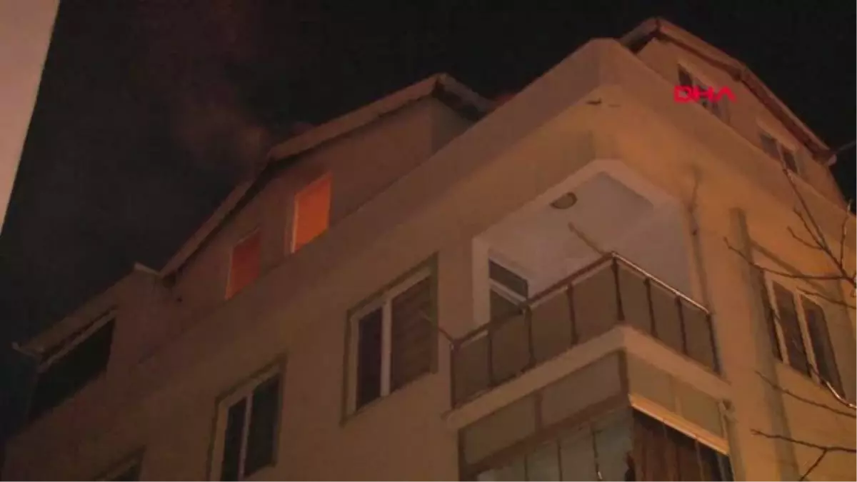 Kartal’da Çatı Katındaki Daire Alev Alev Yandı