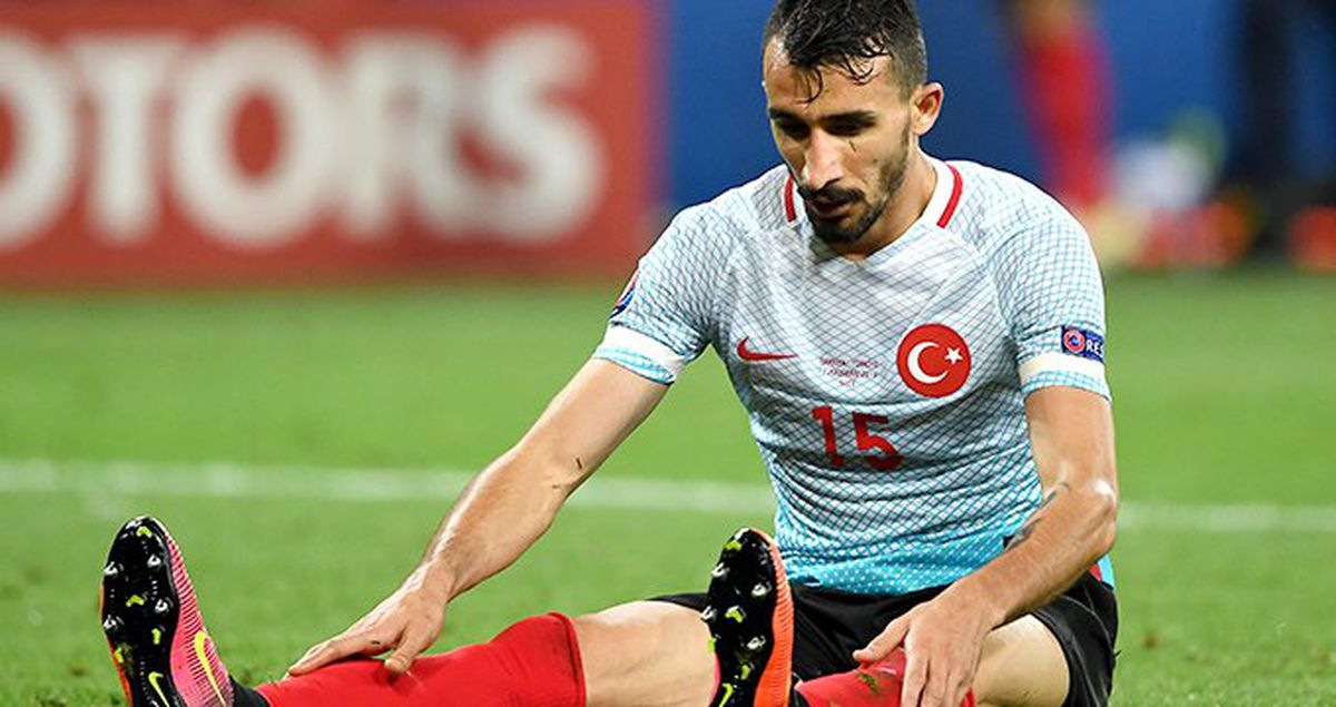 Mehmet Topal, Sakatlığı Nedeniyle Milli Takım Kadrosundan Çıkarıldı