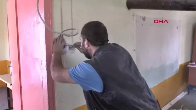 Muş Tiyatrocu Öğrenciler Köy Okulunu Baştan Aşağı Yeniledi Muş Tiyatrocu Öğrenciler Köy Okulunu Baştan Aşağı Yeniledi