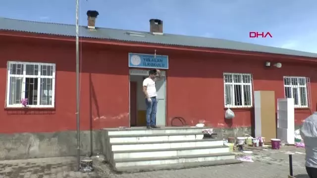 Muş Tiyatrocu Öğrenciler Köy Okulunu Baştan Aşağı Yeniledi Muş Tiyatrocu Öğrenciler Köy Okulunu Baştan Aşağı Yeniledi