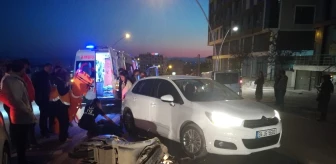 Otomobille Çarpışan Elektrikli Bisikletin Sürücüsü Yaralandı
