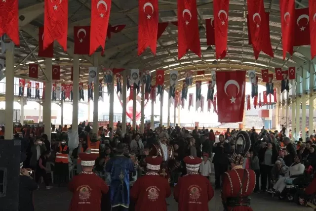 Pamukören'de Şehitler İçin Keşkek Hayrı Düzenlendi Pamukören'de Şehitler İçin Keşkek Hayrı Düzenlendi