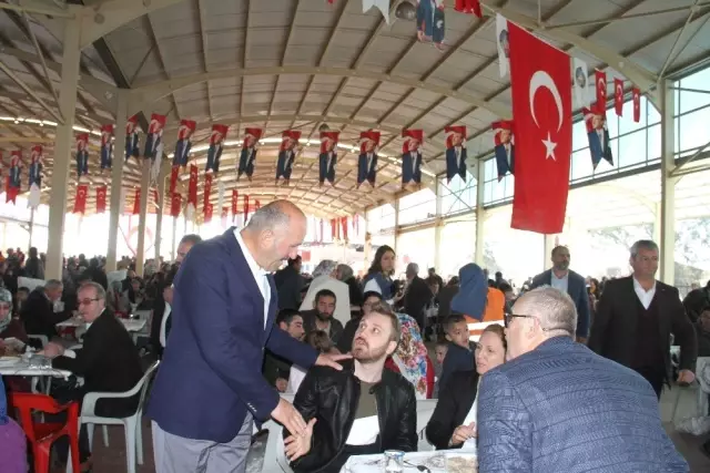 Pamukören'de Şehitler İçin Keşkek Hayrı Düzenlendi Pamukören'de Şehitler İçin Keşkek Hayrı Düzenlendi