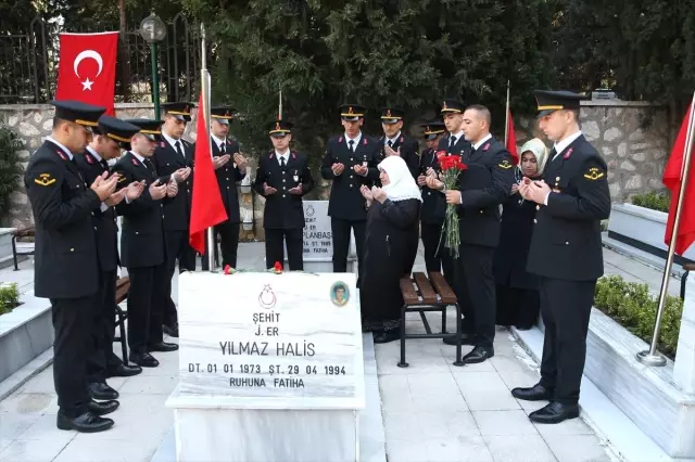 Şehitleri Anma Günü ve Çanakkale Deniz Zaferi'nin 104. Yıl Dönümü Şehitleri Anma Günü ve Çanakkale Deniz Zaferi'nin 104. Yıl Dönümü