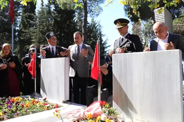 Şehitleri Anma Günü ve Çanakkale Deniz Zaferi'nin 104. Yıl Dönümü Şehitleri Anma Günü ve Çanakkale Deniz Zaferi'nin 104. Yıl Dönümü