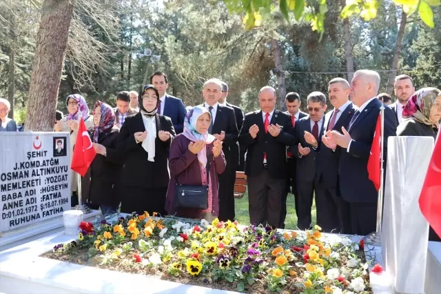 Şehitleri Anma Günü ve Çanakkale Deniz Zaferi'nin 104. Yıl Dönümü Şehitleri Anma Günü ve Çanakkale Deniz Zaferi'nin 104. Yıl Dönümü