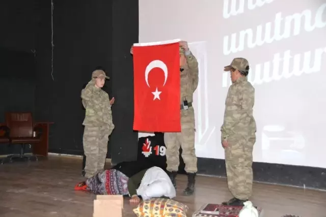 Şehitleri Anma Günü ve Çanakkale Deniz Zaferi'nin 104. Yıl Dönümü Şenkaya'da Kutlandı Şehitleri Anma Günü ve Çanakkale Deniz Zaferi'nin 104. Yıl Dönümü Şenkaya'da Kutlandı