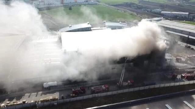 Son Dakika! Hadımköy'de 3 Katlı Fabrikada Yangın! Patlama Sesleri Duyuldu