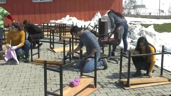 Tiyatrocu Gençler, Köy Okulunu Baştan Aşağı Yeniledi