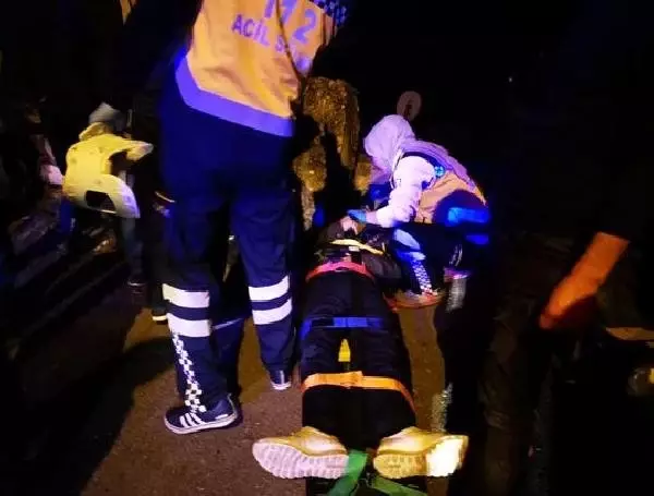 Ümraniye'de 4 Kişinin Bulunduğu Sepetli Motosiklet Duvara Çarptı; 1 Ölü 3 Yaralı